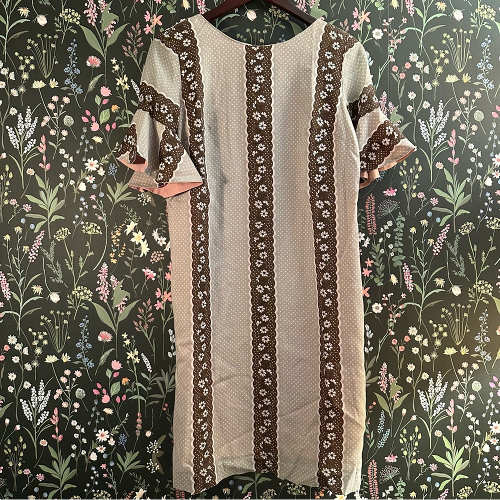 Vintage 60s 70s Brown and Cream Floral Stripe Shift Dress with Flutter Sleeves